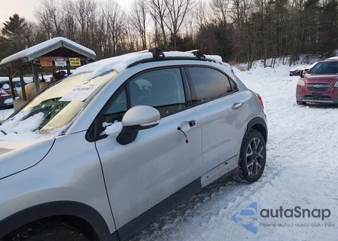 2016 Fiat 500X Trekking z USA, uszkodzony, nr VIN ZFBCFYCT0GP376315